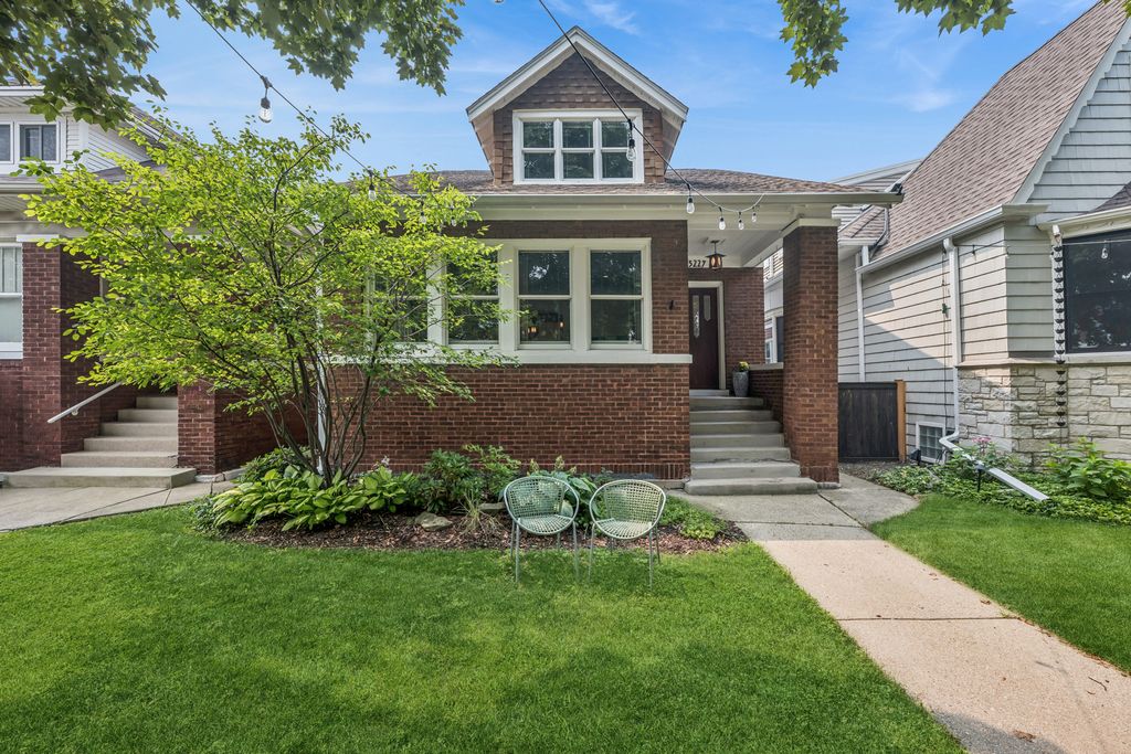 5227 W Berteau Avenue, Chicago, IL 60641