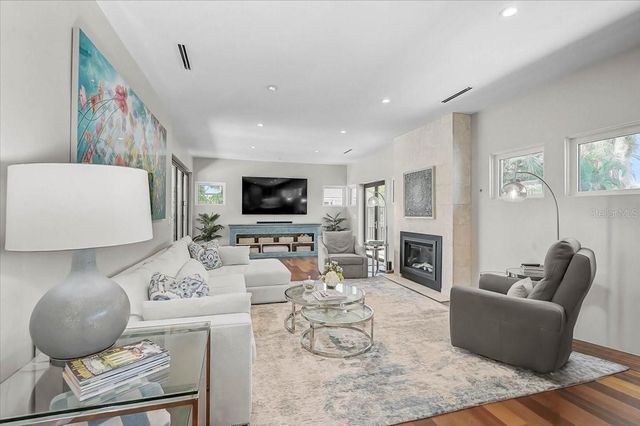 627 OWL WAY, Sarasota, FL 34236