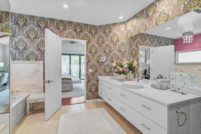 627 OWL WAY, Sarasota, FL 34236