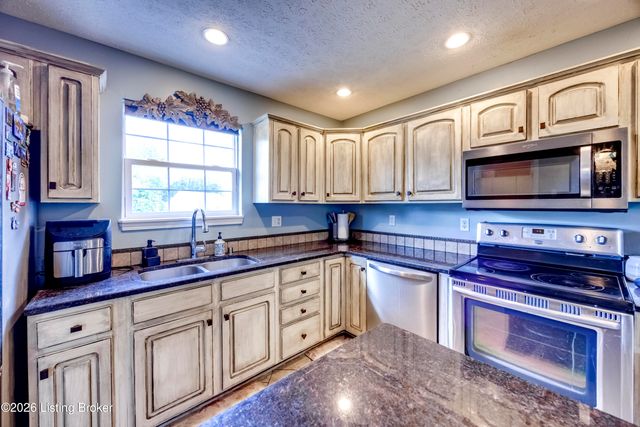 5120 Silverton Ln, Louisville, KY 40241