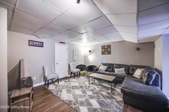 5120 Silverton Ln, Louisville, KY 40241