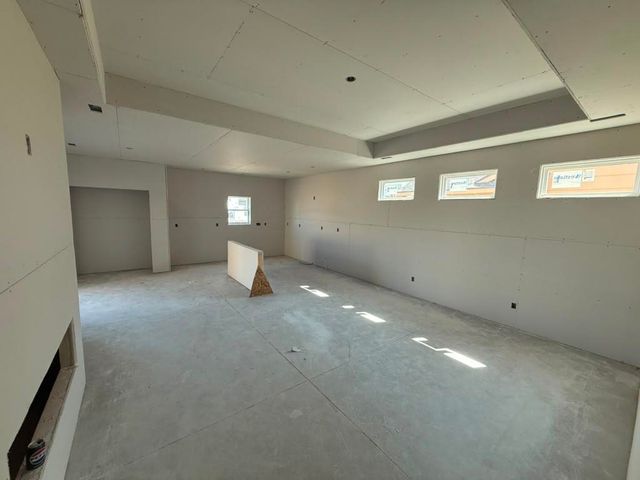 8974 E Joshua St, Bel Aire, KS 67226