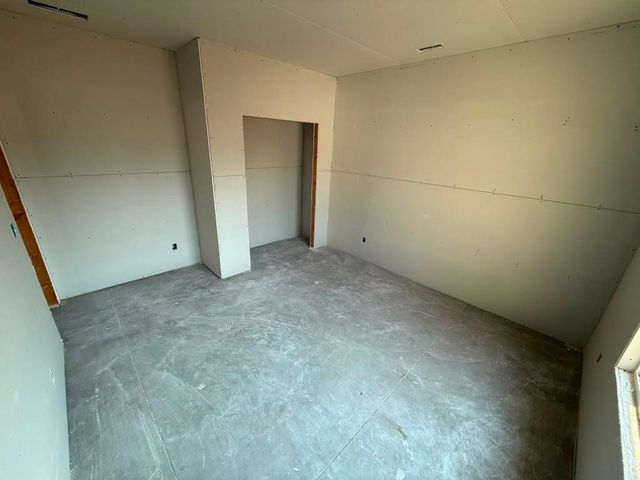 8974 E Joshua St, Bel Aire, KS 67226