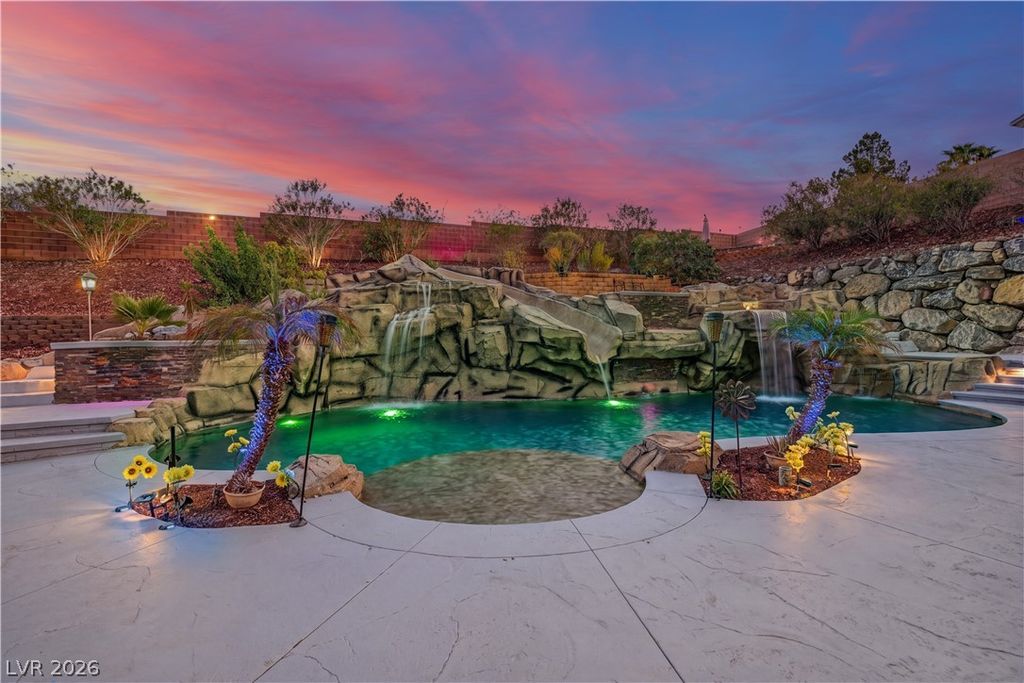 733 Smokey Mountain Avenue, Henderson, NV 89012 — exterior