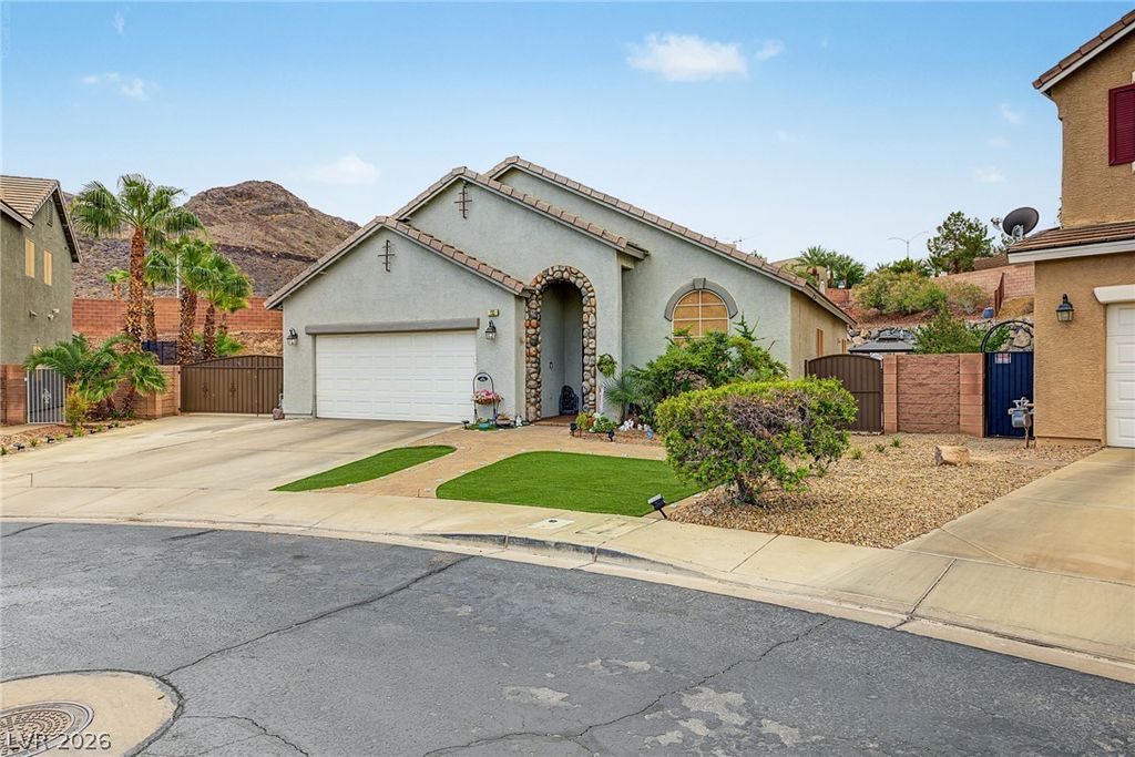 733 Smokey Mountain Avenue, Henderson, NV 89012 — photo 2