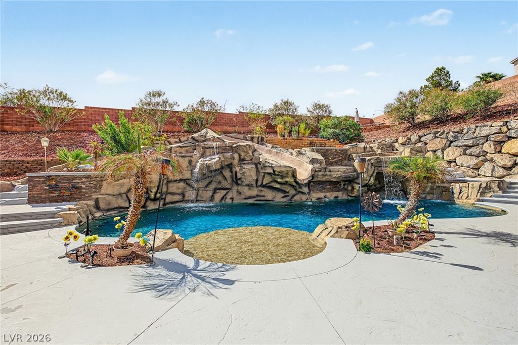 733 Smokey Mountain Avenue, Henderson, NV 89012 — photo 5