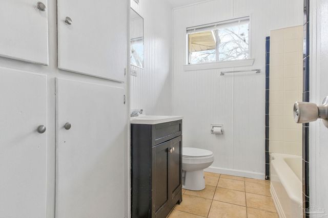 4509 Versailles Dr, Pensacola, FL 32505