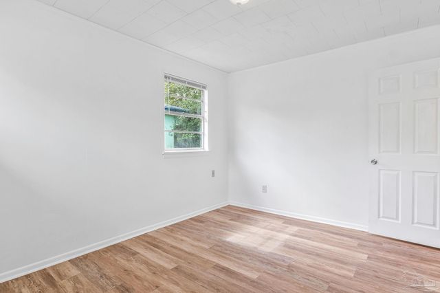 4509 Versailles Dr, Pensacola, FL 32505