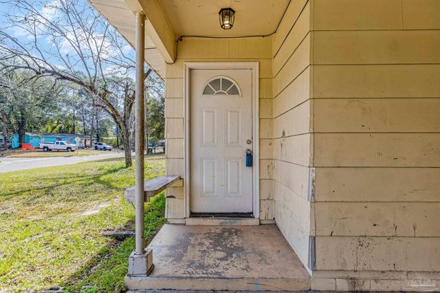 4509 Versailles Dr, Pensacola, FL 32505