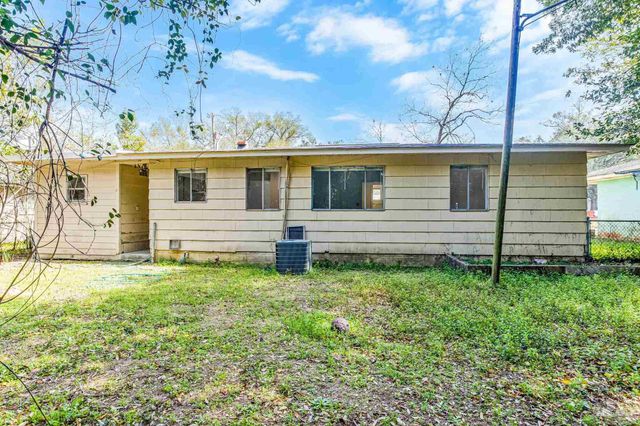 4509 Versailles Dr, Pensacola, FL 32505