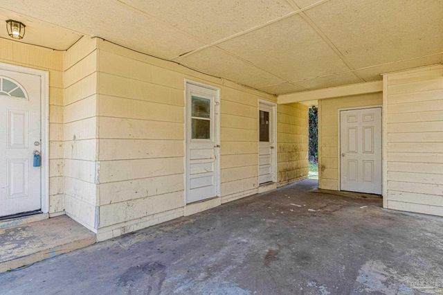 4509 Versailles Dr, Pensacola, FL 32505