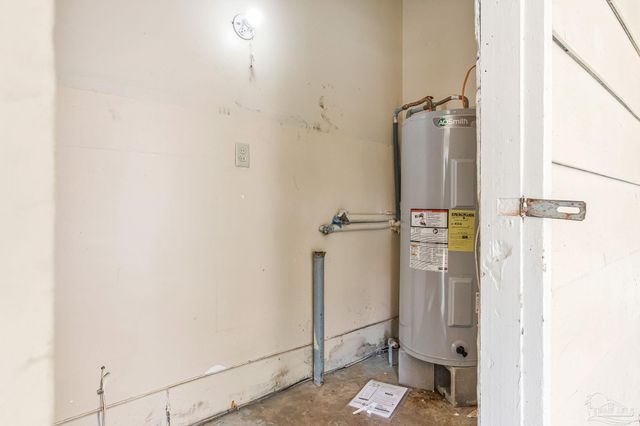 4509 Versailles Dr, Pensacola, FL 32505