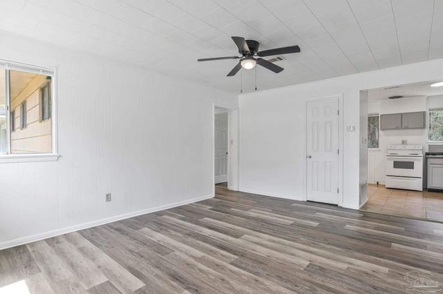 4509 Versailles Dr, Pensacola, FL 32505