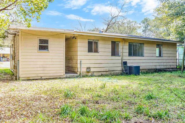 4509 Versailles Dr, Pensacola, FL 32505