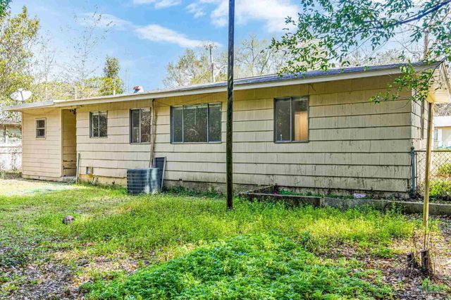 4509 Versailles Dr, Pensacola, FL 32505