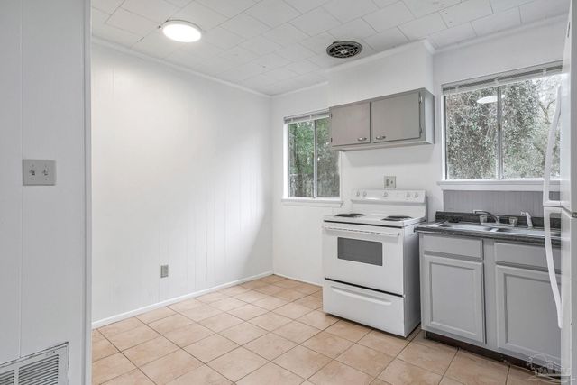 4509 Versailles Dr, Pensacola, FL 32505