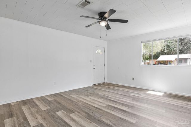 4509 Versailles Dr, Pensacola, FL 32505