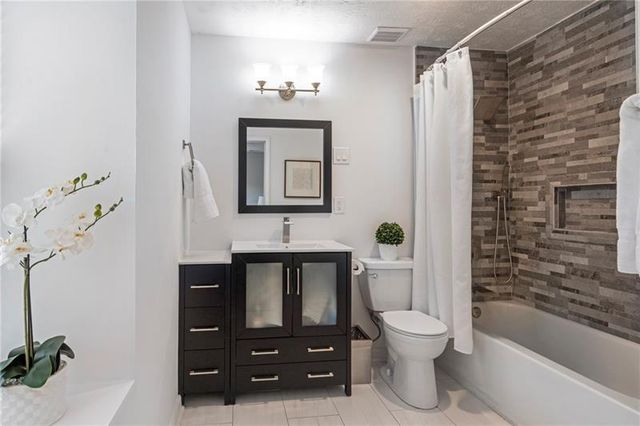 10 Market Square Place NW, Atlanta, GA 30318