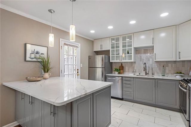 10 Market Square Place NW, Atlanta, GA 30318