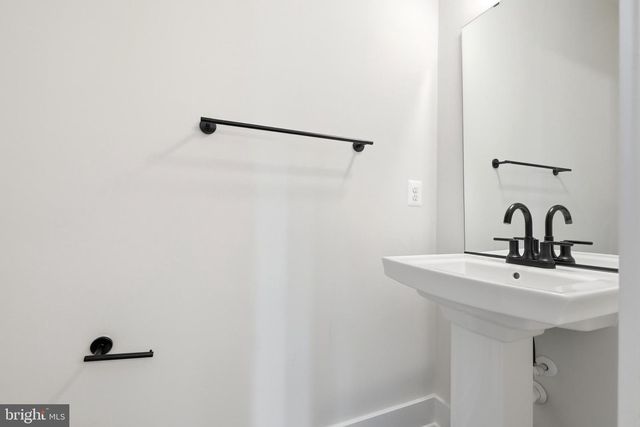 153 LOCKE ST, Baltimore, MD 21230