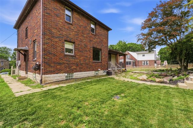 212 Morewood Rd, Shaler, PA 15116