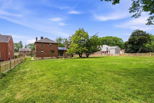 212 Morewood Rd, Shaler, PA 15116