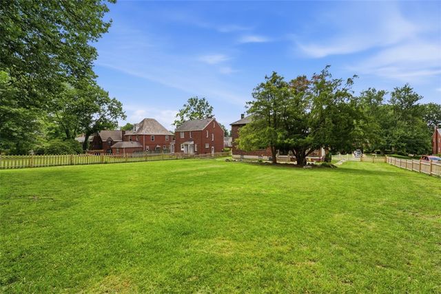 212 Morewood Rd, Shaler, PA 15116