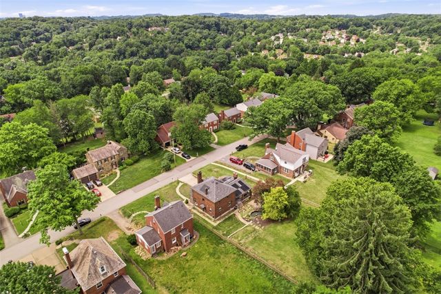 212 Morewood Rd, Shaler, PA 15116