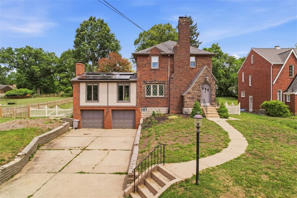 212 Morewood Rd, Shaler, PA 15116