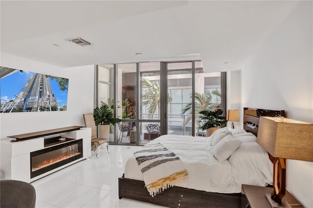 851 NE 1st Ave 202, Miami, FL 33132