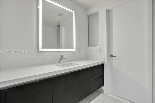 851 NE 1st Ave 202, Miami, FL 33132