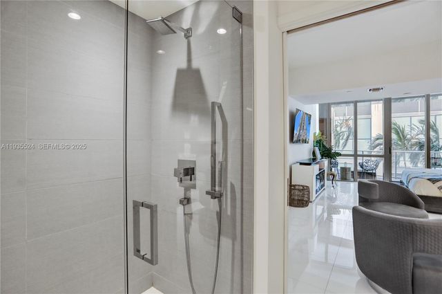 851 NE 1st Ave 202, Miami, FL 33132