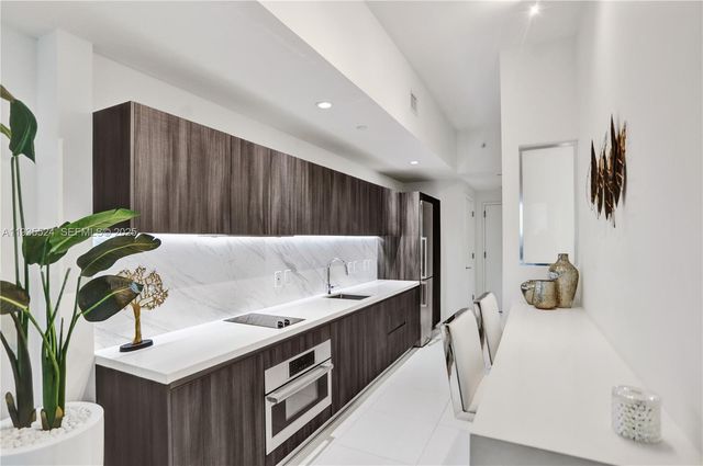 851 NE 1st Ave 202, Miami, FL 33132