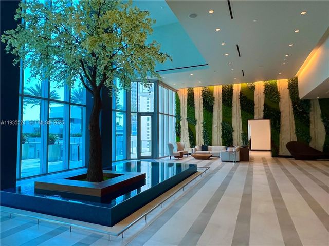 851 NE 1st Ave 202, Miami, FL 33132