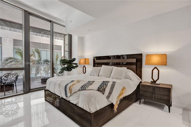 851 NE 1st Ave 202, Miami, FL 33132