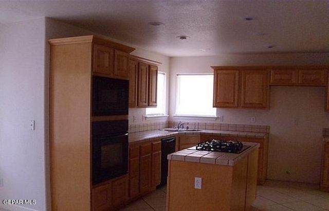 1627 QUINTA DEL SOL Court, El Paso, TX 79911