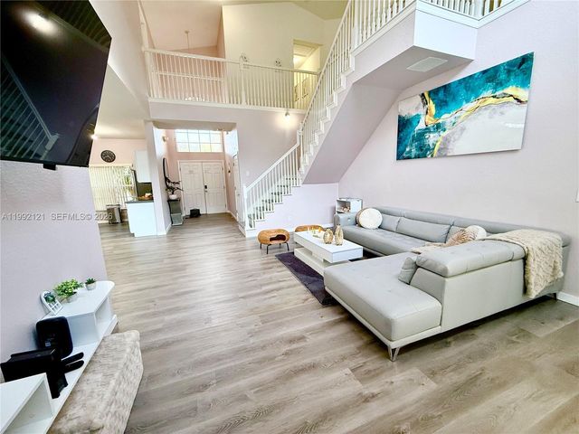 143 Windsor Pl, Davenport, FL 33896