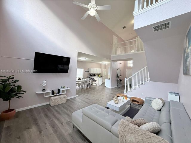 143 Windsor Pl, Davenport, FL 33896