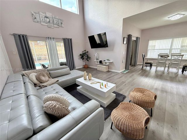 143 Windsor Pl, Davenport, FL 33896