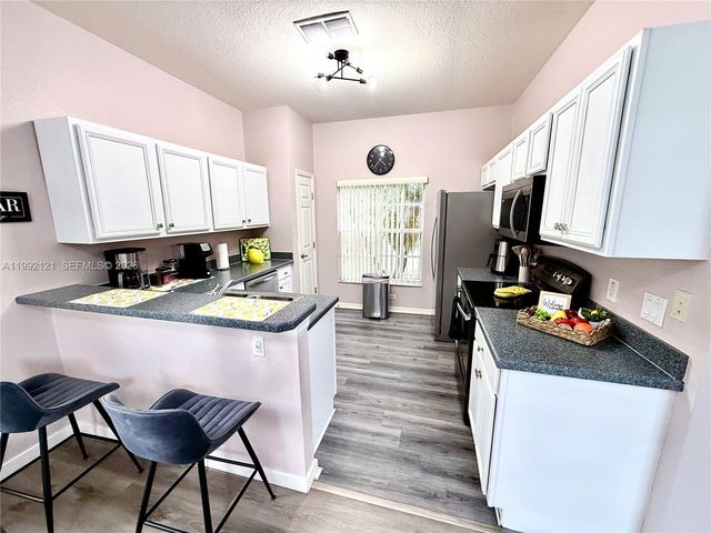 143 Windsor Pl, Davenport, FL 33896