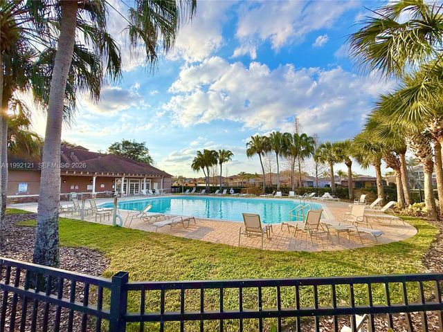 143 Windsor Pl, Davenport, FL 33896