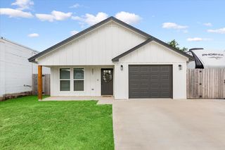 207 S Madison Street, Mcgregor, TX 76657