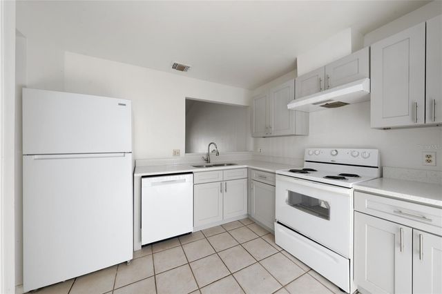 126 DAHLIA VILLAGE CIRCLE 82, Orlando, FL 32807