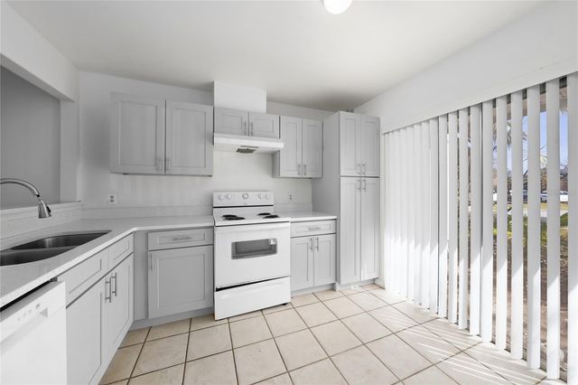 126 DAHLIA VILLAGE CIRCLE 82, Orlando, FL 32807