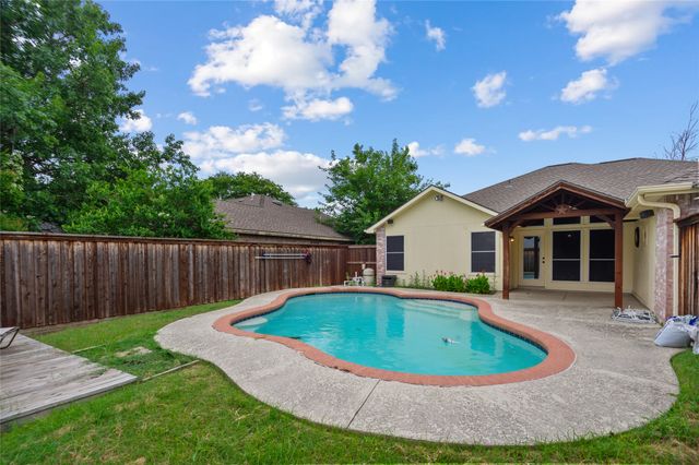 2726 Crosslands Drive, Garland, TX 75040