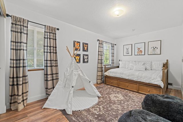5768 Lupin Ln, Pollock Pines, CA 95726