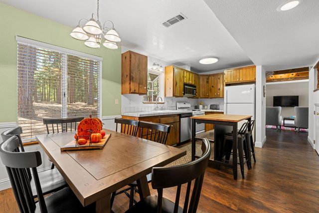 5768 Lupin Ln, Pollock Pines, CA 95726