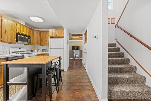 5768 Lupin Ln, Pollock Pines, CA 95726
