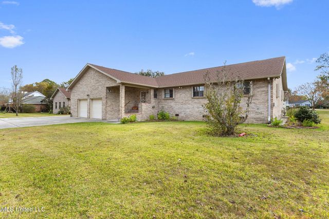 600 Vine Circle, Bay Saint Louis, MS 39520
