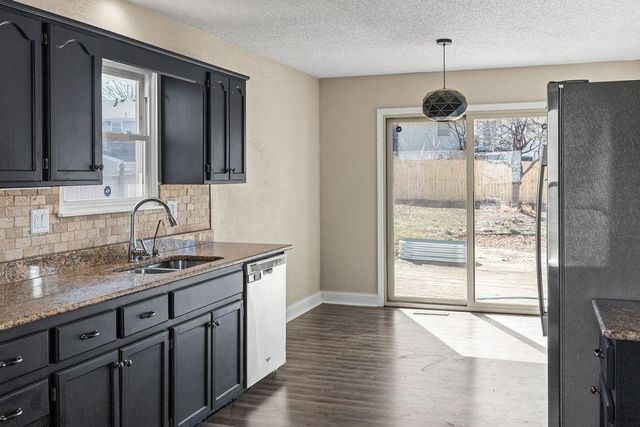 19115 E Roxsbury Lane, Independence, MO 64058